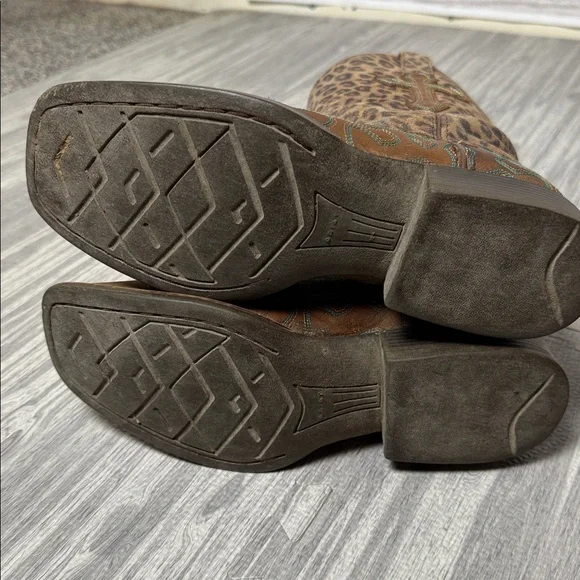Ariat Brown Leopard Print Cowboy Boots with Cross Detail Size 4 - Picture 5 of 6